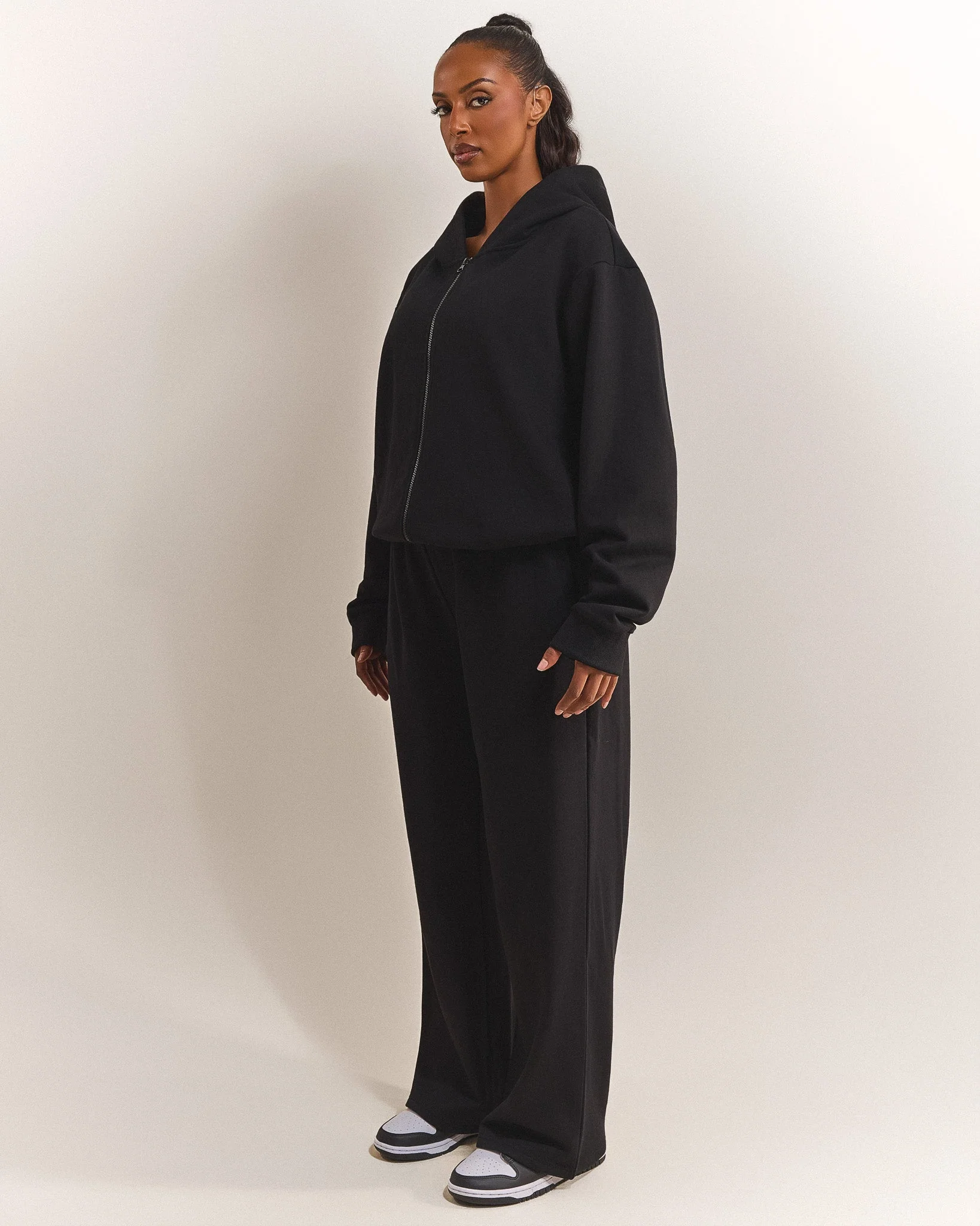 The Basic Long Zip Hoodie in Black - Image 3