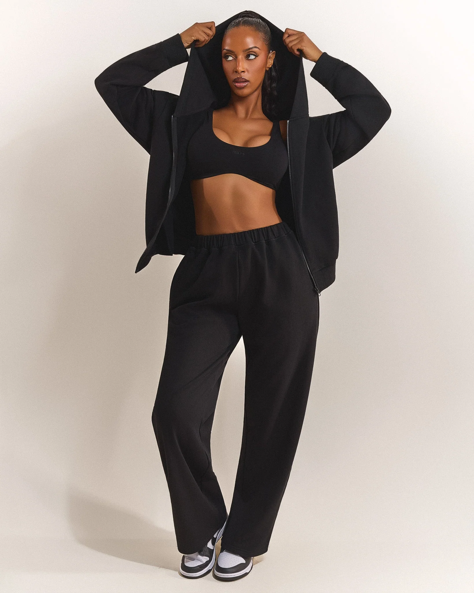 The Basic Long Zip Hoodie in Black - Image 7