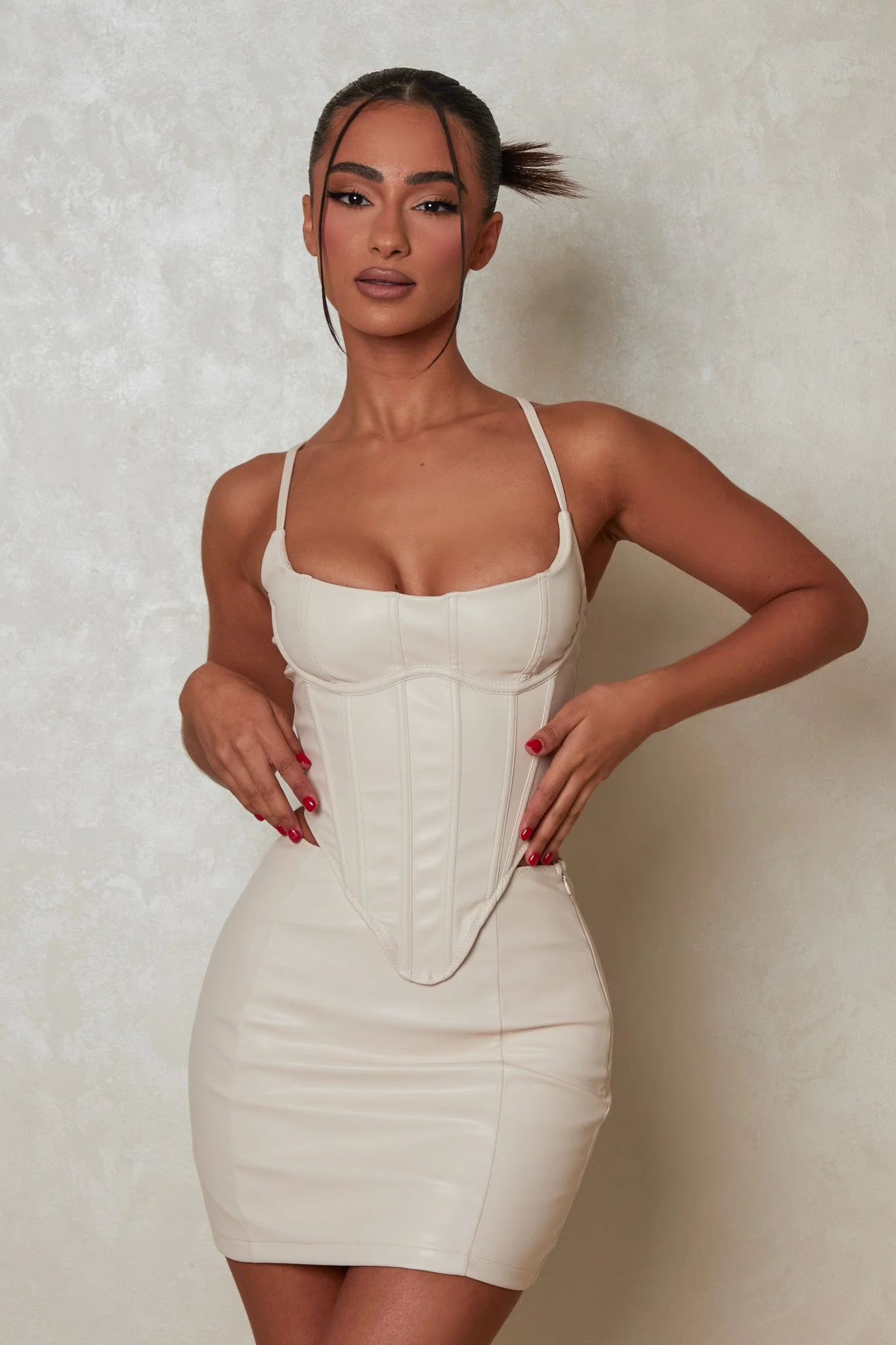 The Boss Leather Set in Cream - Image 4