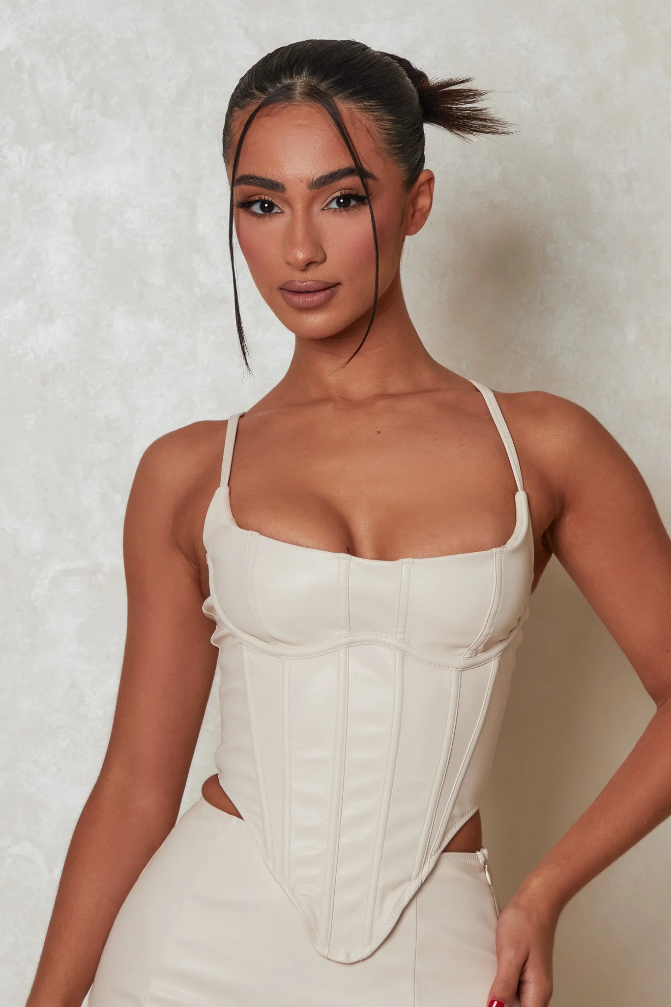 The Boss Leather Set in Cream - Image 5