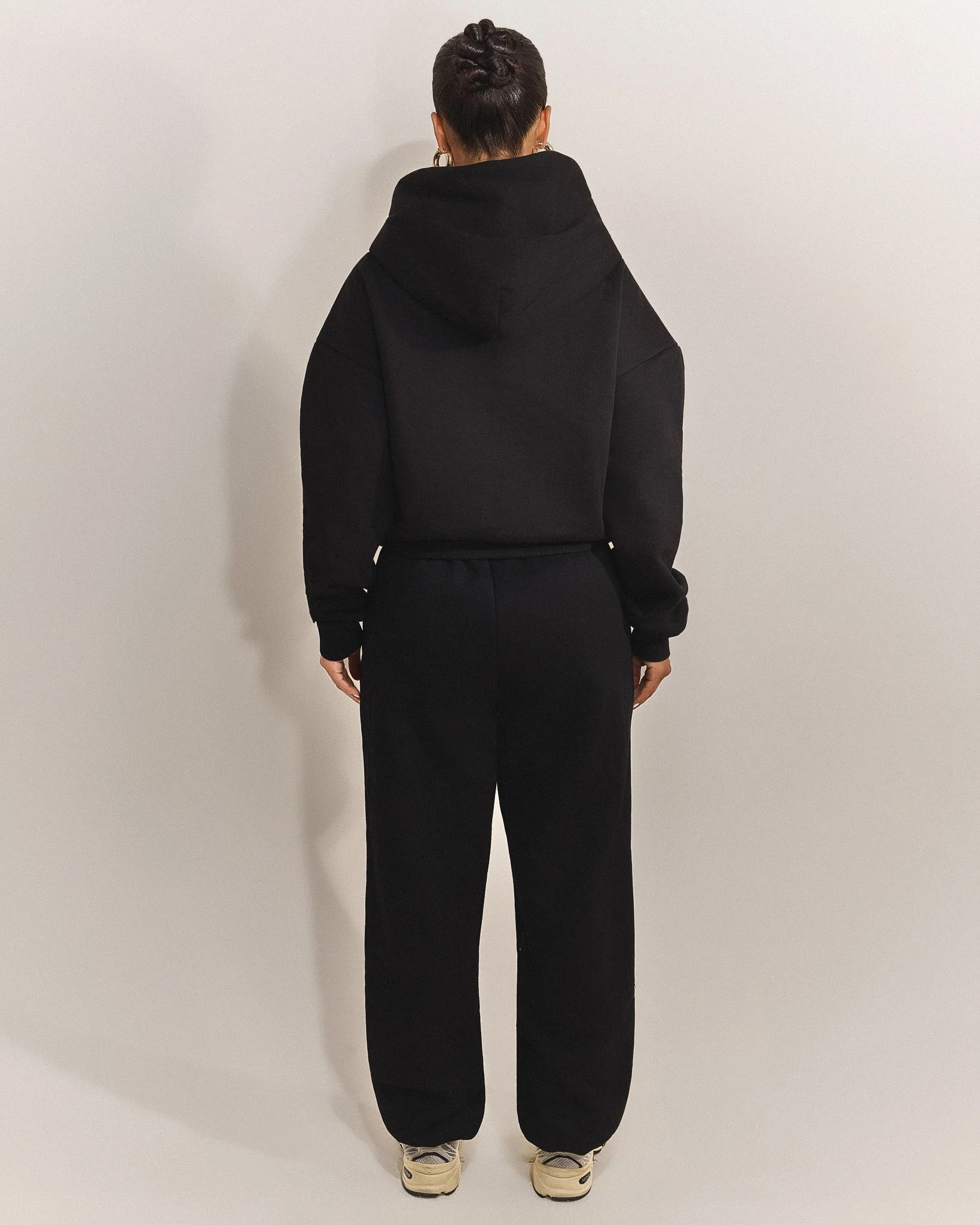 The Classics Cuffed Joggers in Black - Image 4
