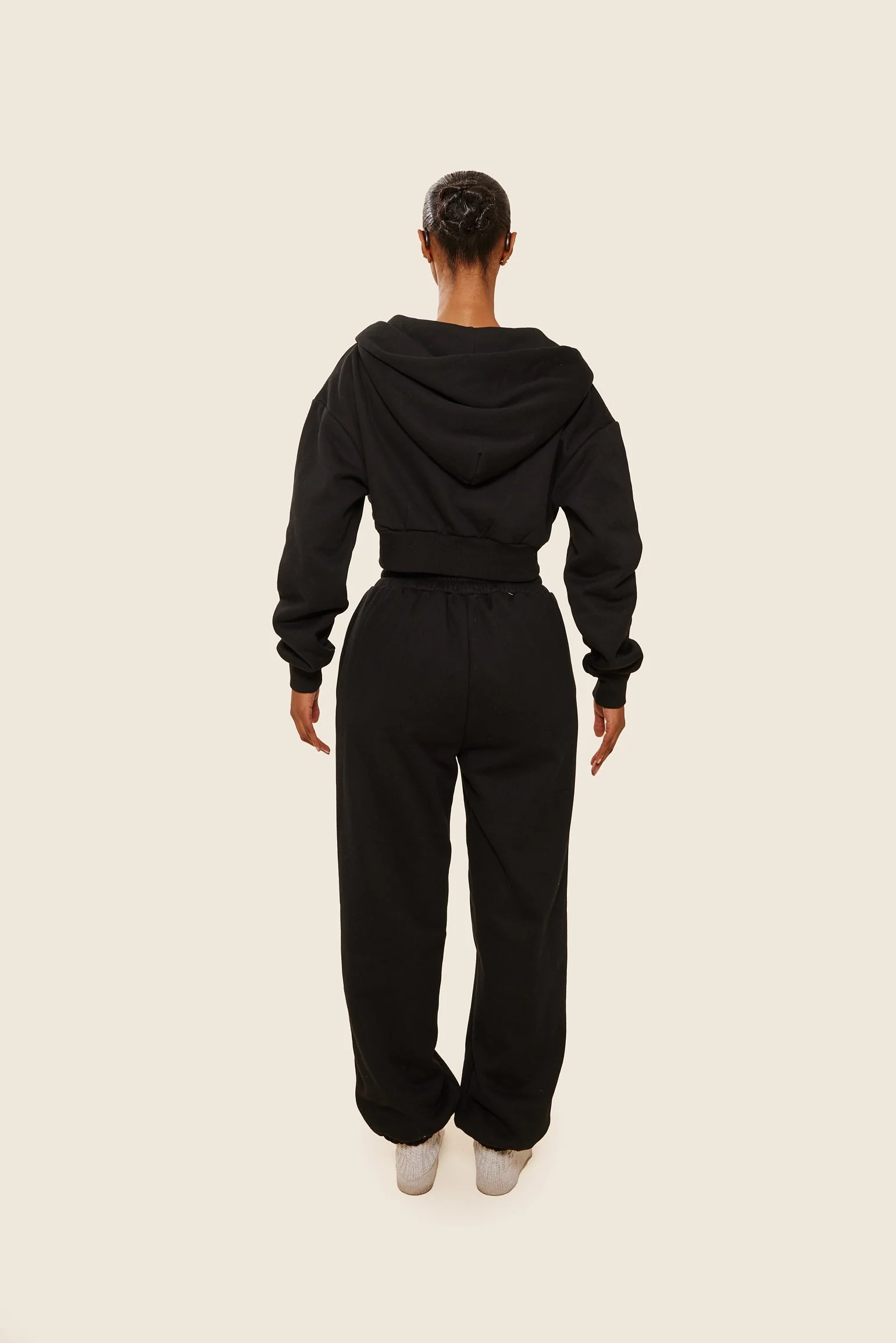 The Classics Cuffed Joggers in Black - Image 7
