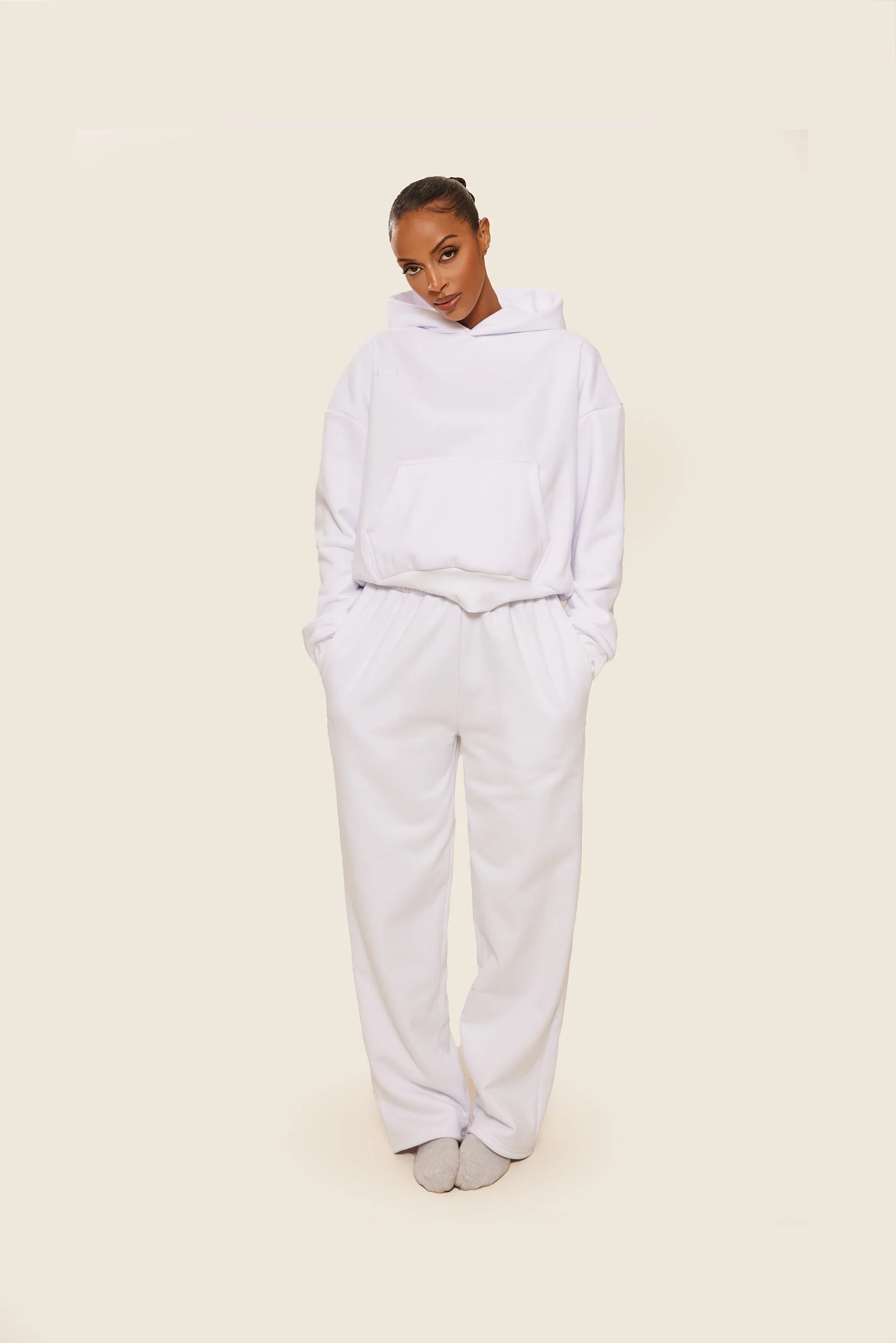 The Classics joggers in White - Image 4