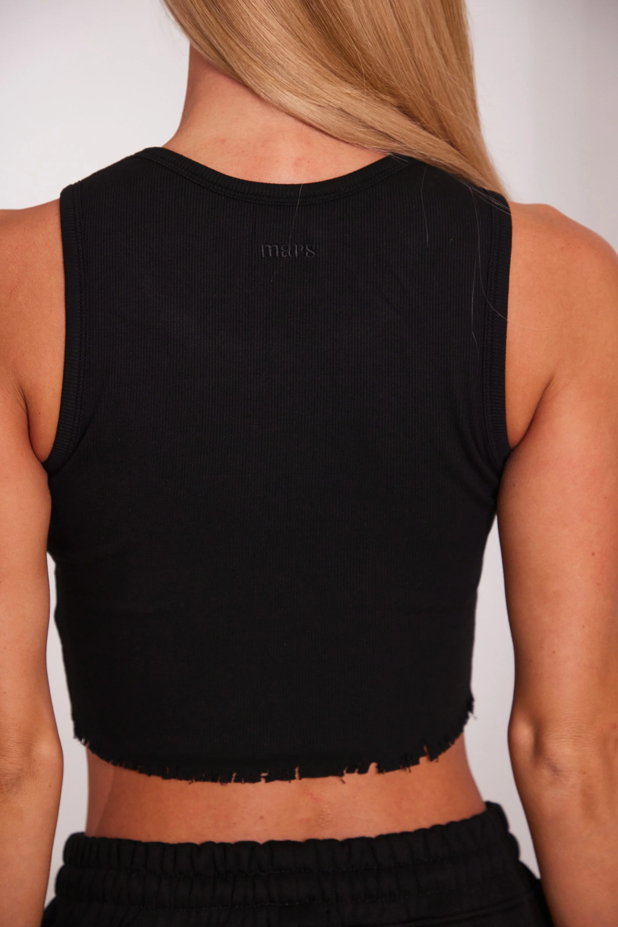 The Distress Hem Vest in Black - Image 6