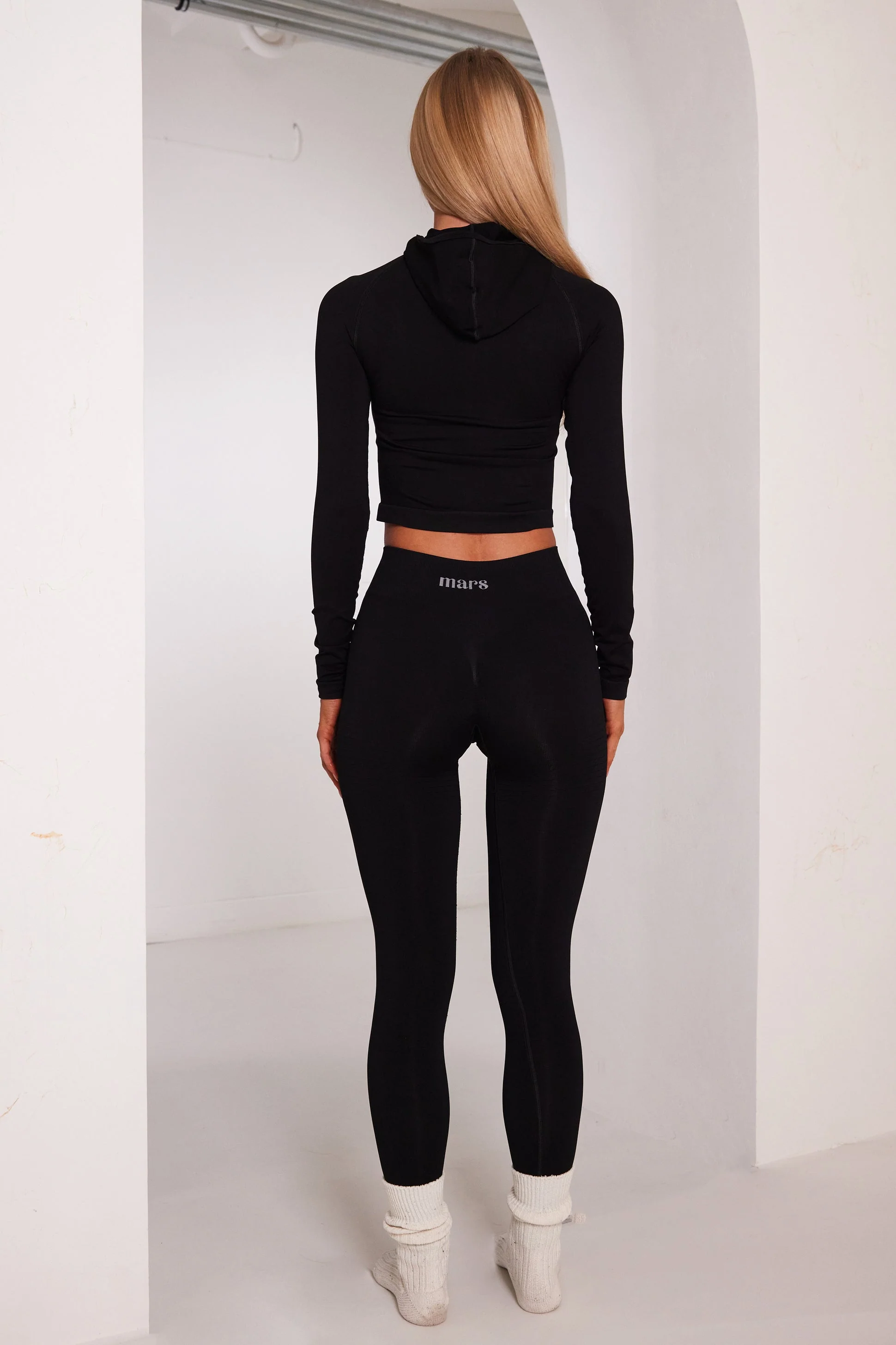 The Mars Seamless Leggings in Black - Image 12
