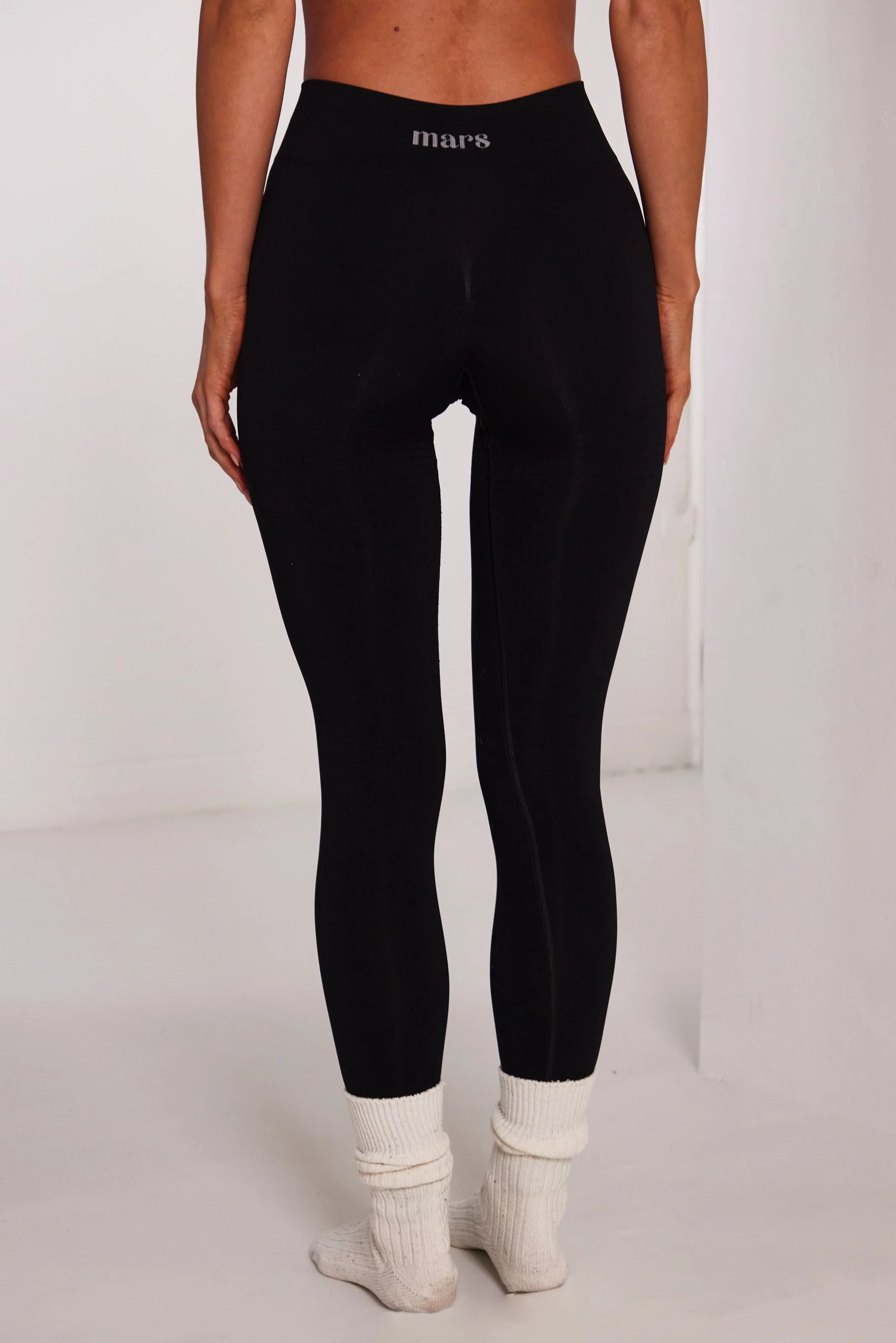 The Mars Seamless Leggings in Black - Image 3