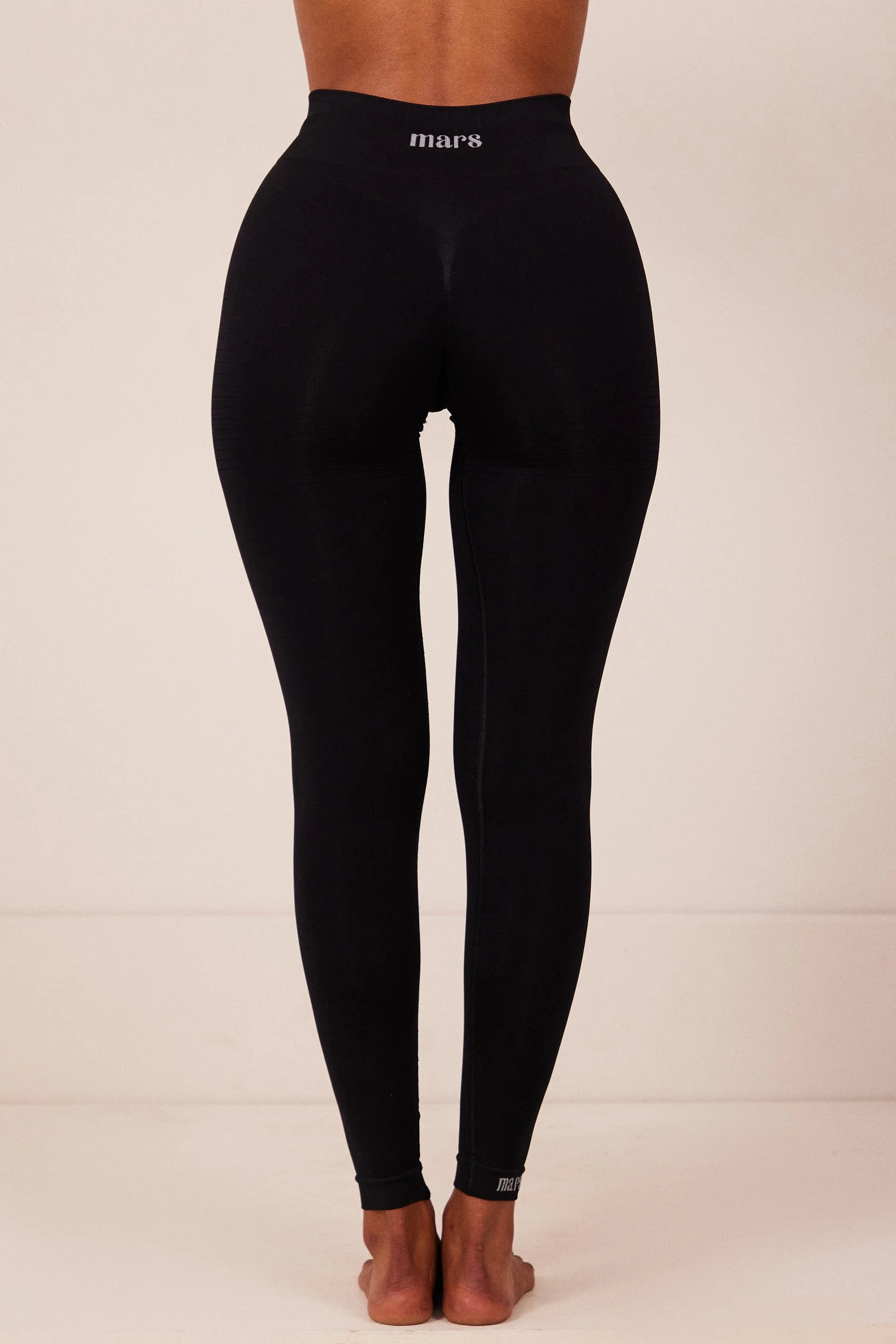 The Mars Seamless Leggings in Black - Image 8