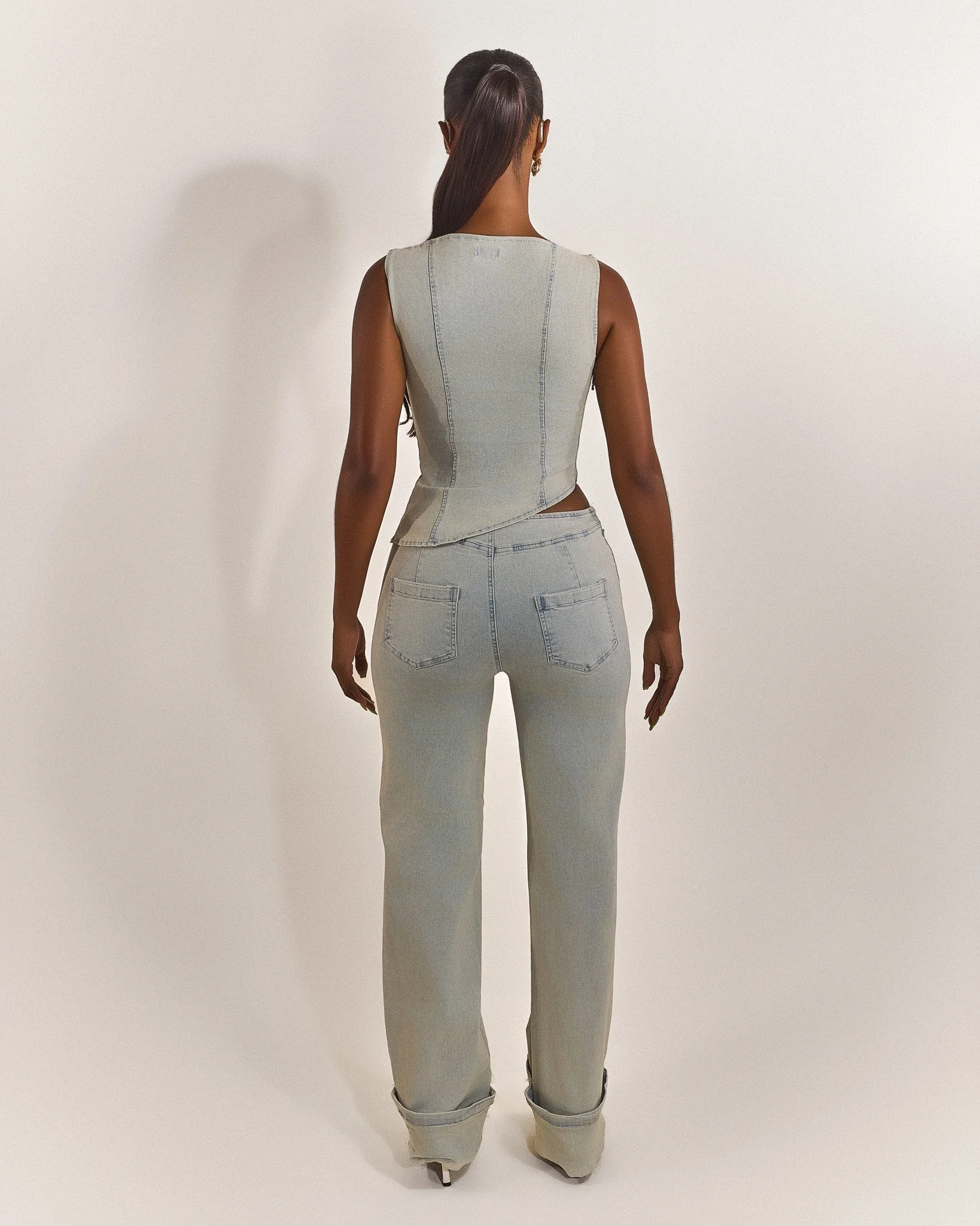 The Mika Set Jeans in Light Wash - Image 4