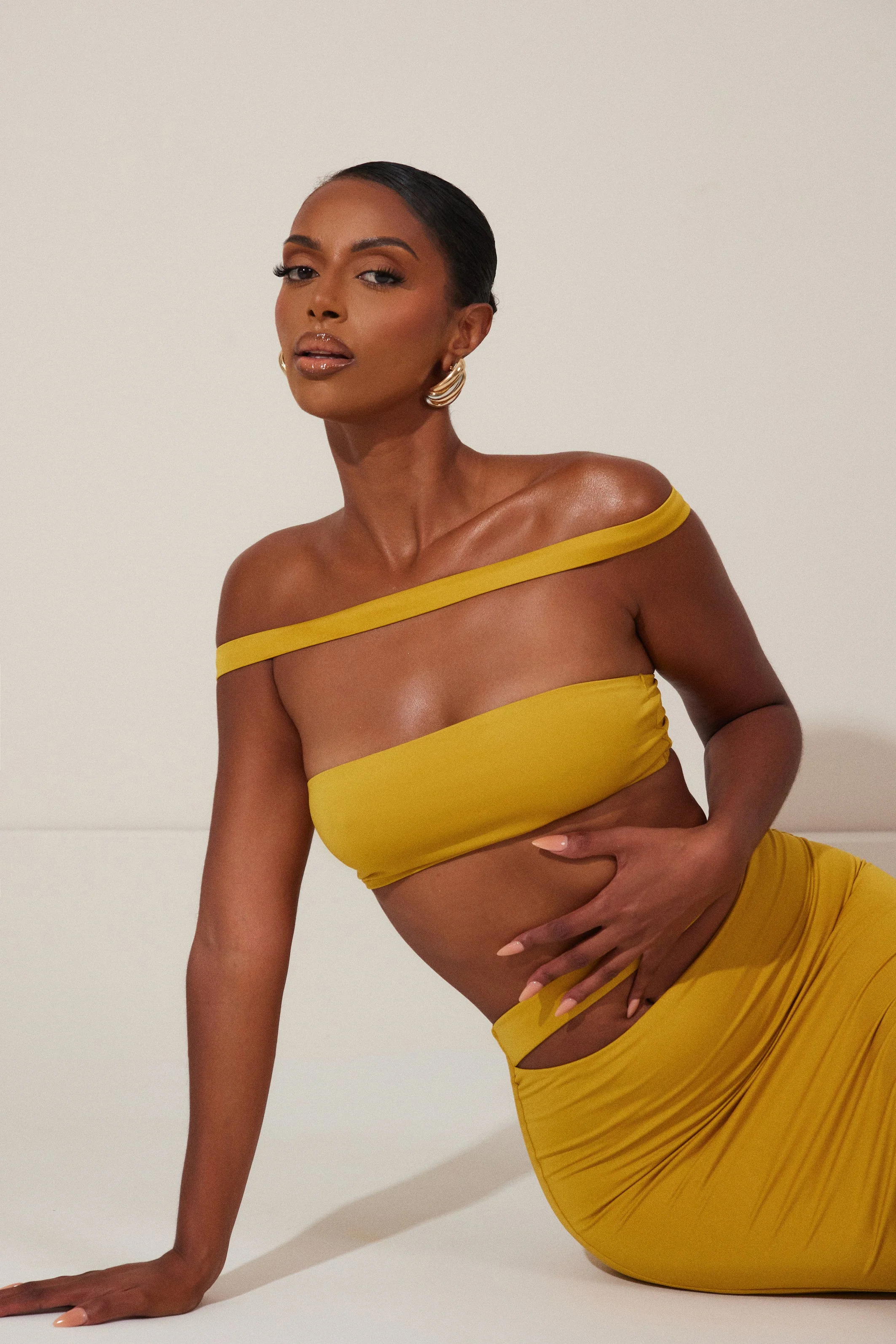The Off Shoulder Midaxi Set in Mustard - Image 11
