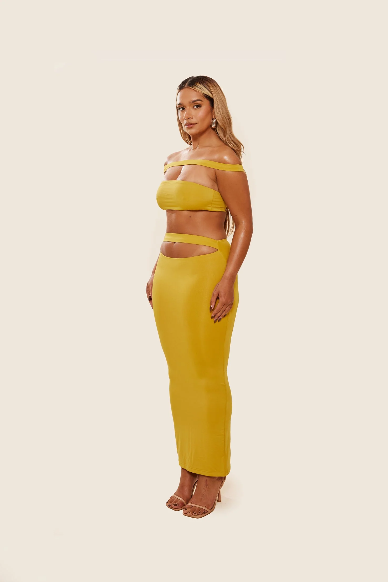 The Off Shoulder Midaxi Set in Mustard - Image 4
