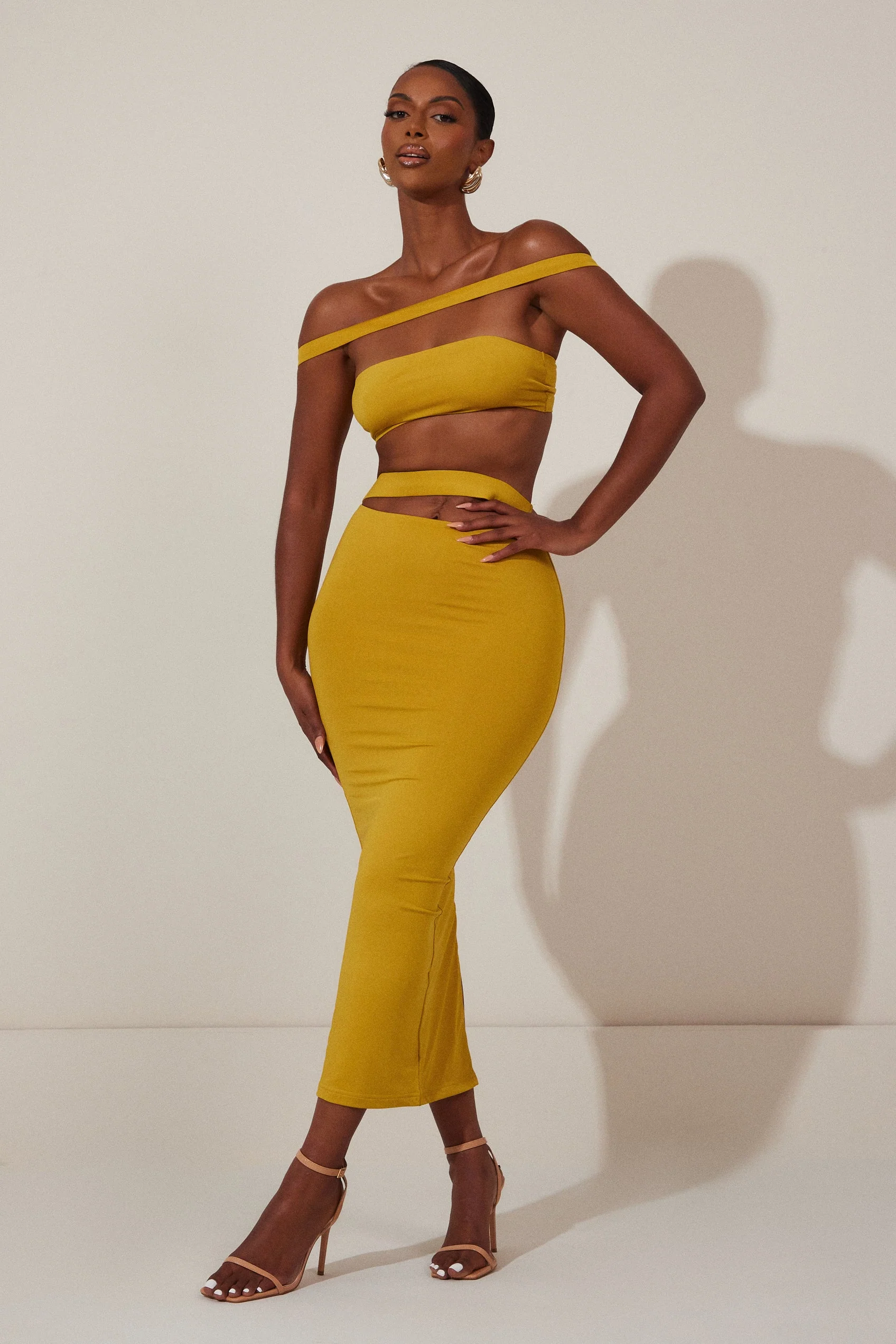 The Off Shoulder Midaxi Set in Mustard - Image 9