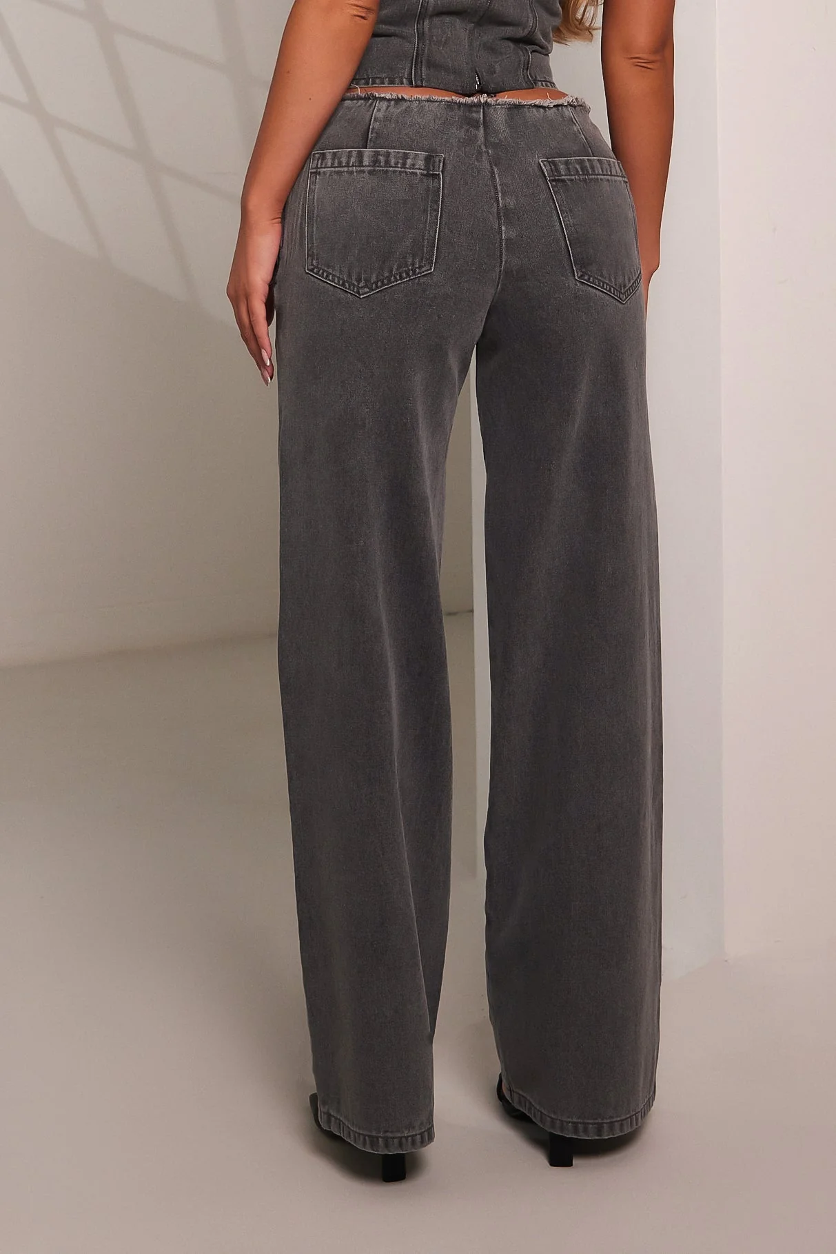 The Brooke Jeans in Grey Wash - Image 13