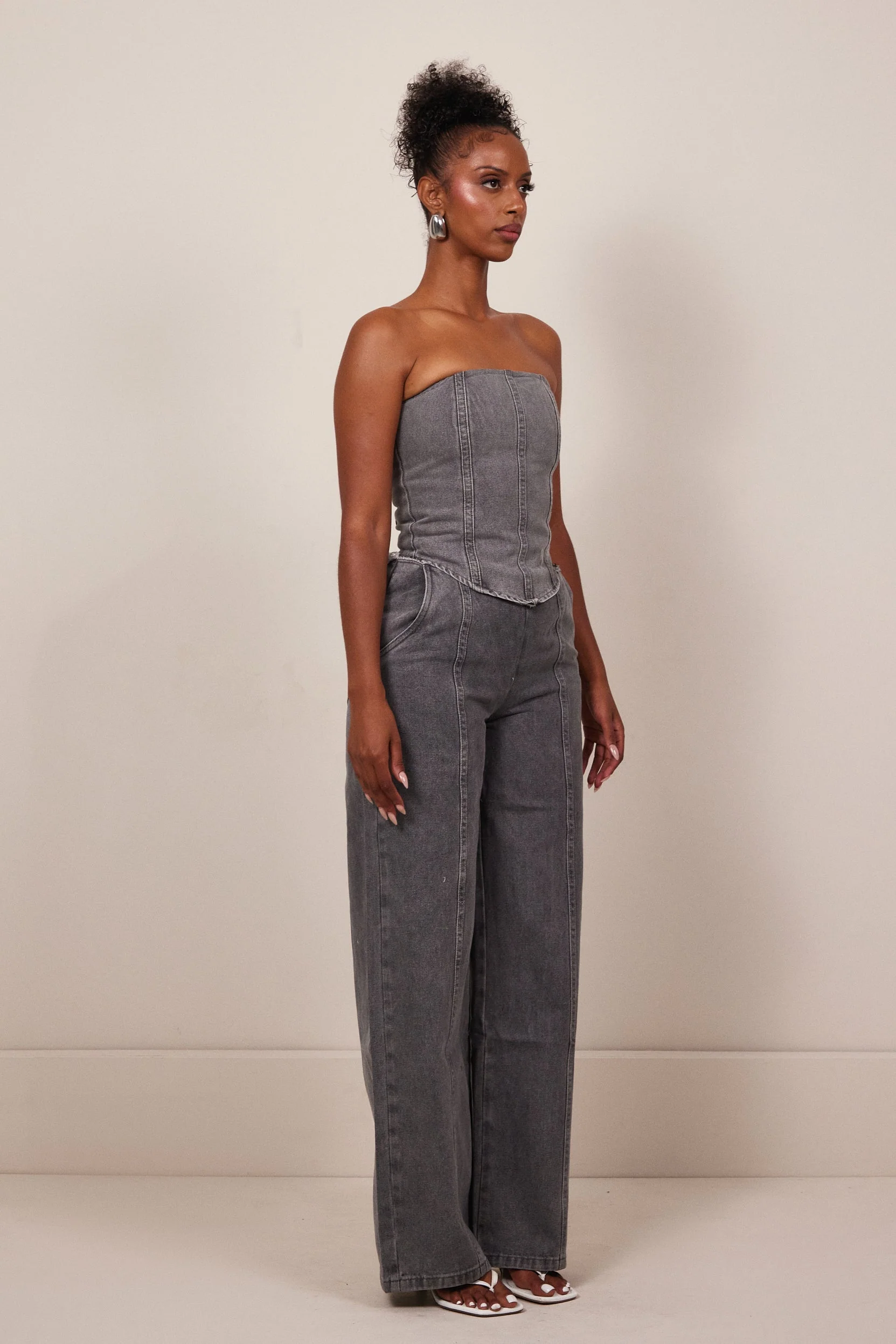 The Brooke Jeans in Grey Wash - Image 3