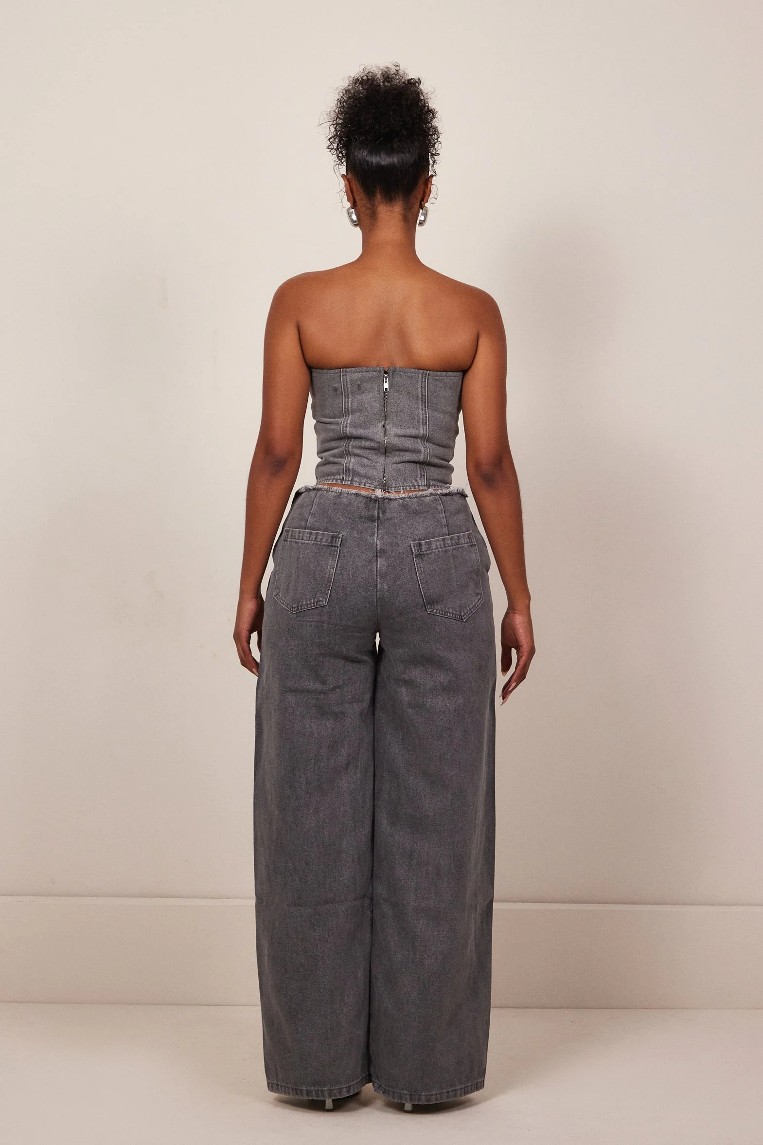 The Brooke Jeans in Grey Wash - Image 4