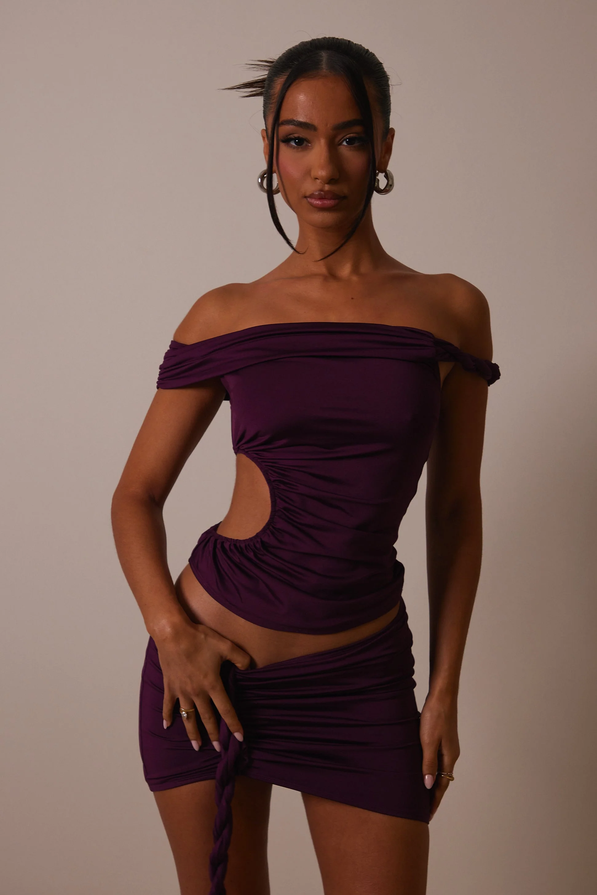 The Cut Out Rope Detail Set in Plum - Image 4