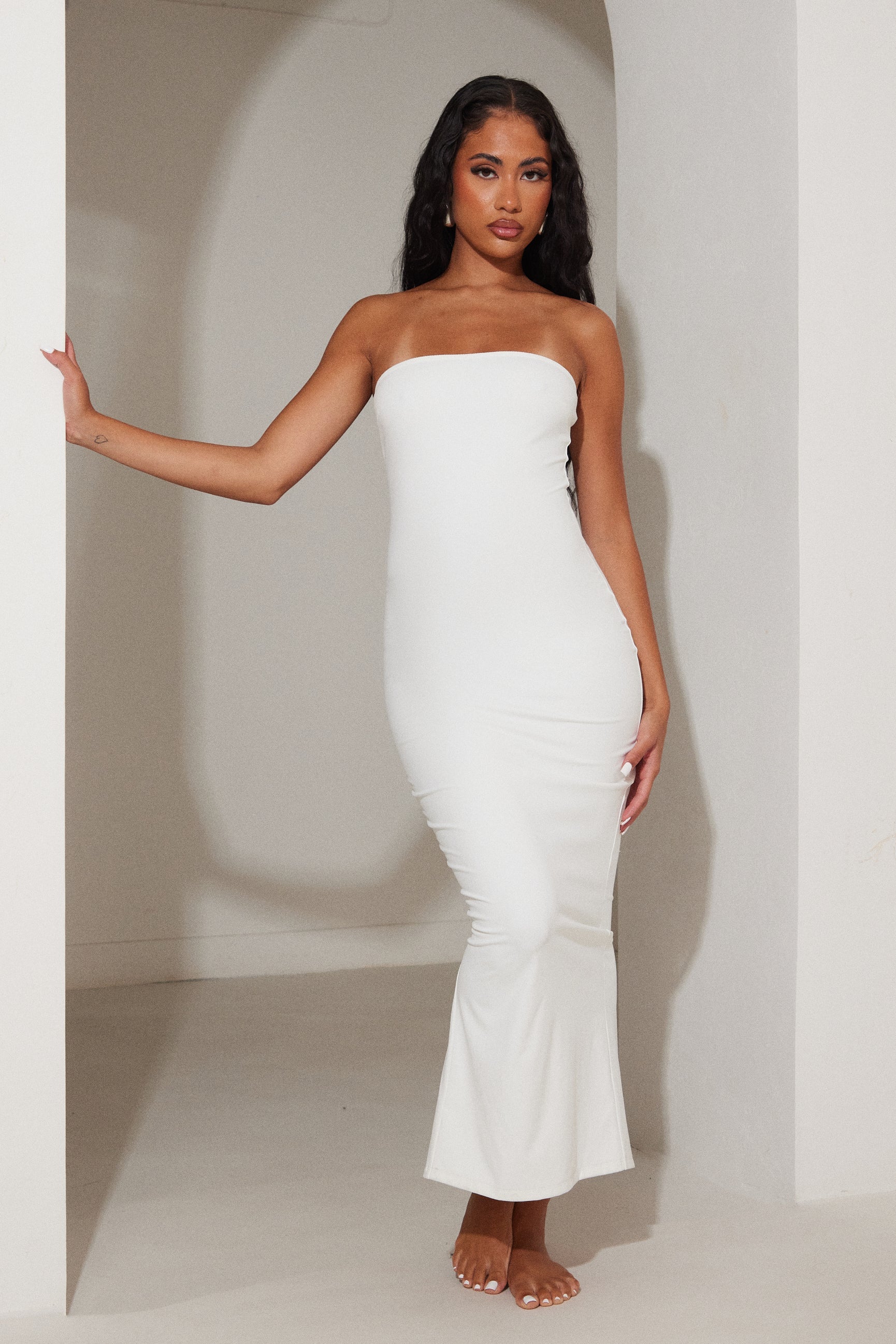The Sculpt Bandeau Maxi in White - Image 15