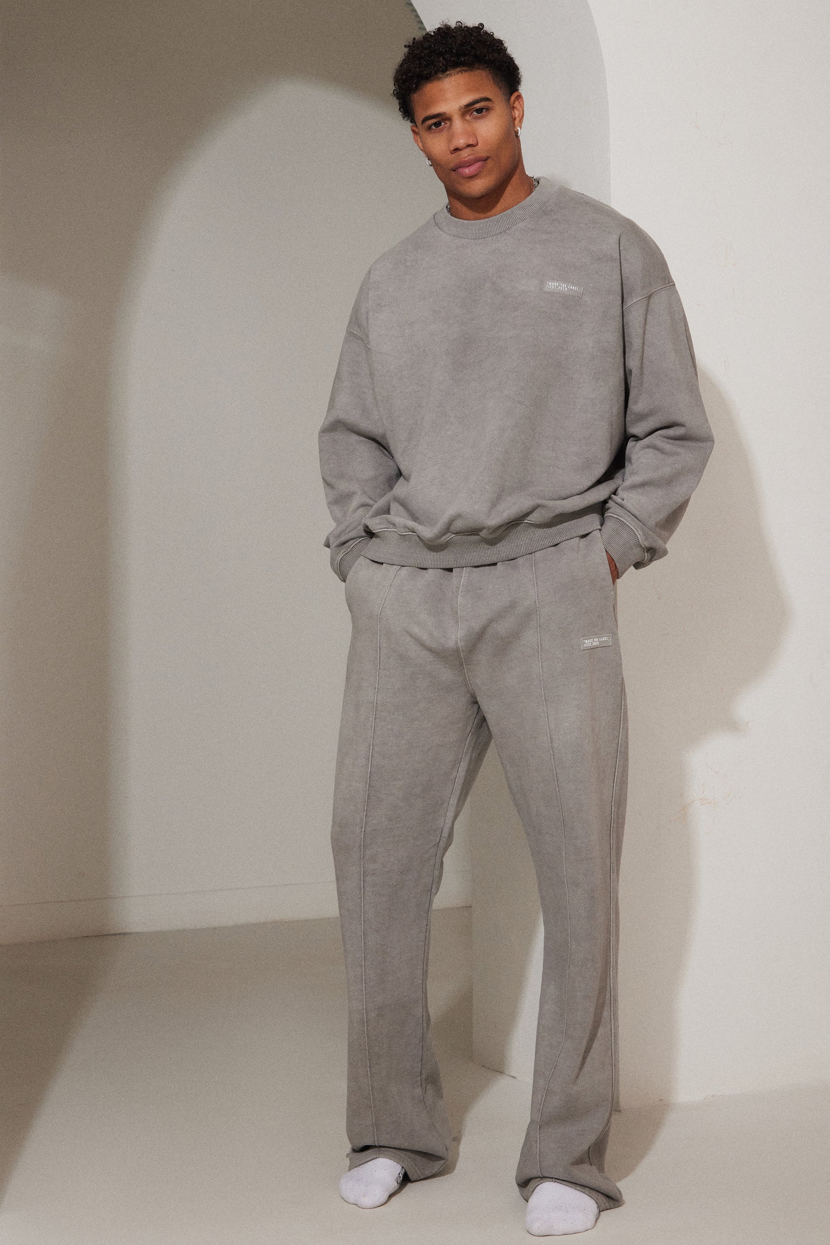 Unisex Sweatshirt in Grey Wash - Image 6