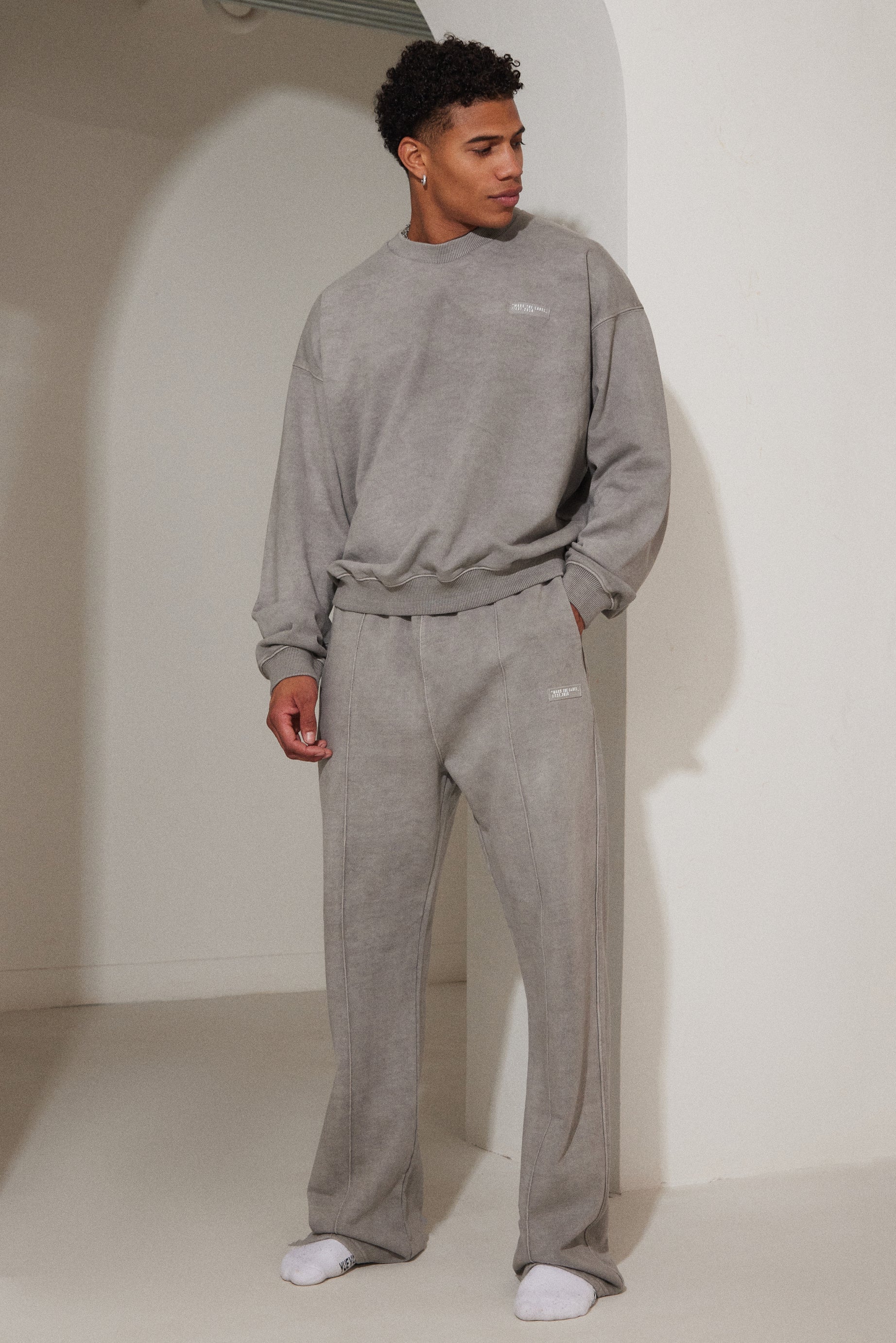 Unisex Sweatshirt in Grey Wash - Image 8